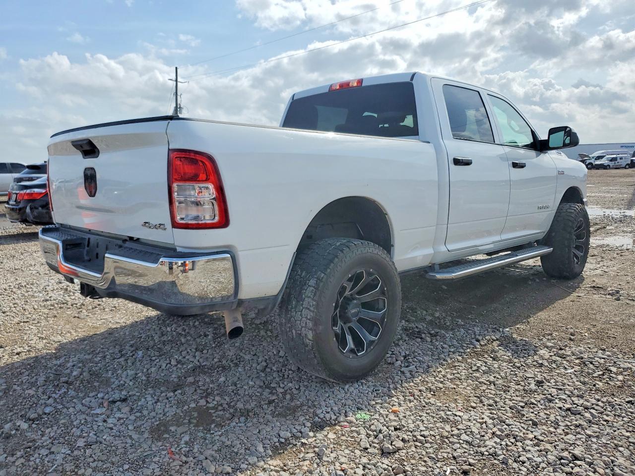 2022 Ram 2500 Tradesman - Фото 3