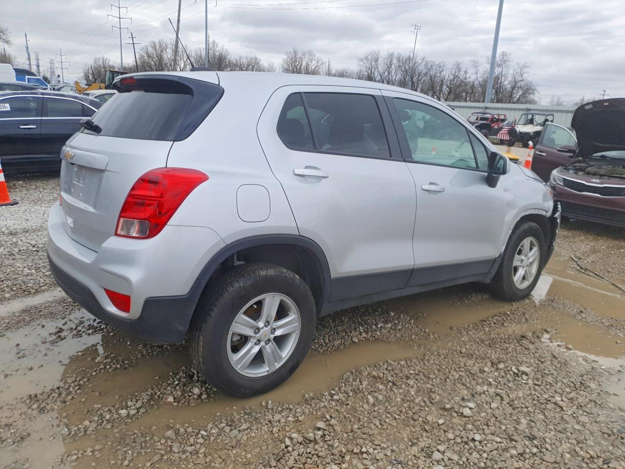 2021 Chevrolet Trax Ls - Image 3