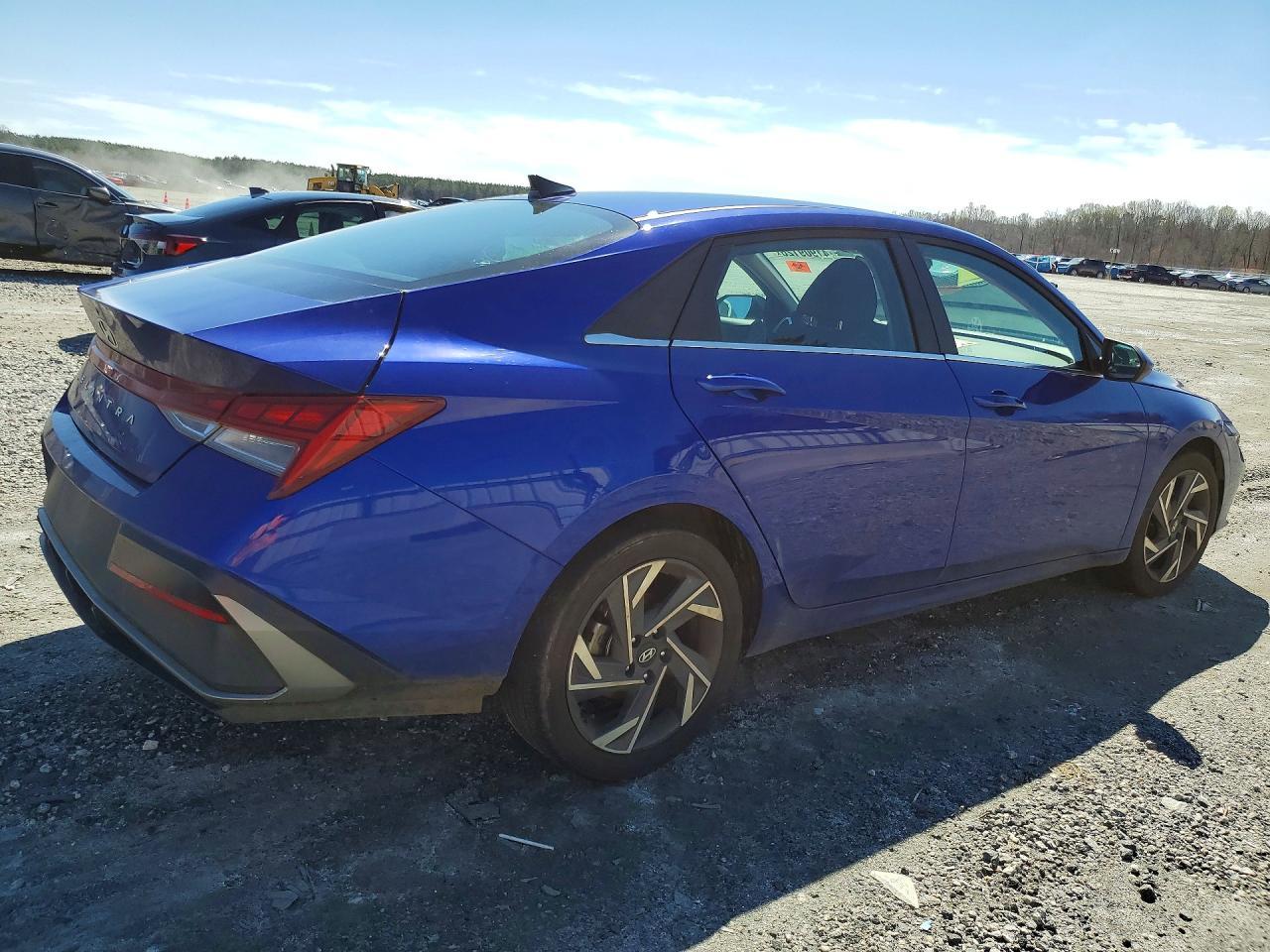 2025 Hyundai Elantra Sel Convenience - Image 3