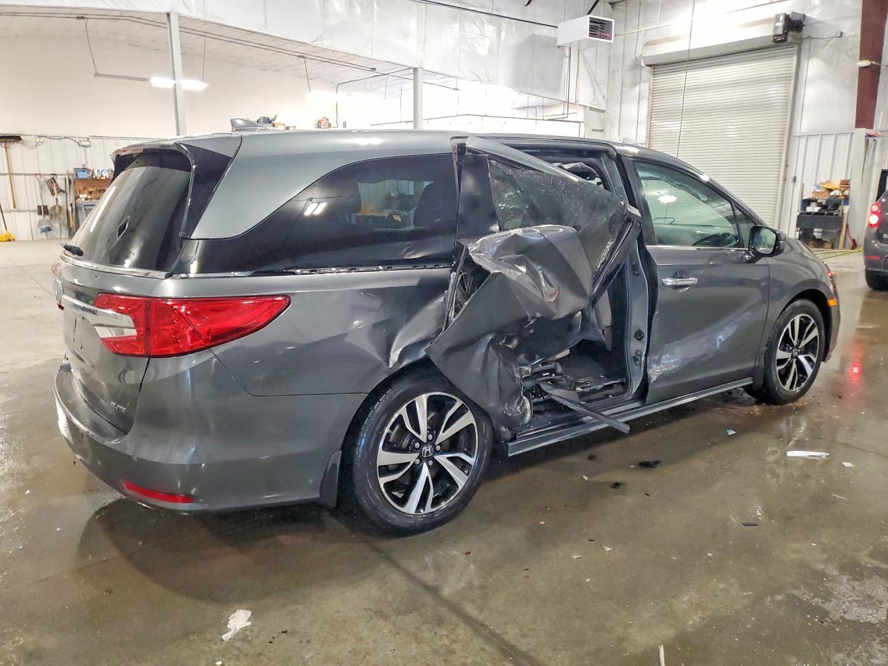 2018 Honda Odyssey Elite - Image 3