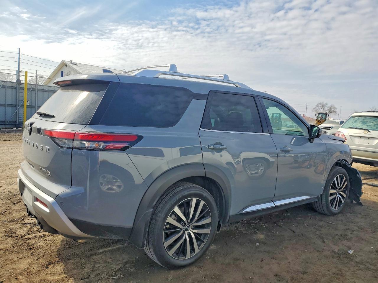 2024 Nissan Pathfinder Platinum - Фото 3