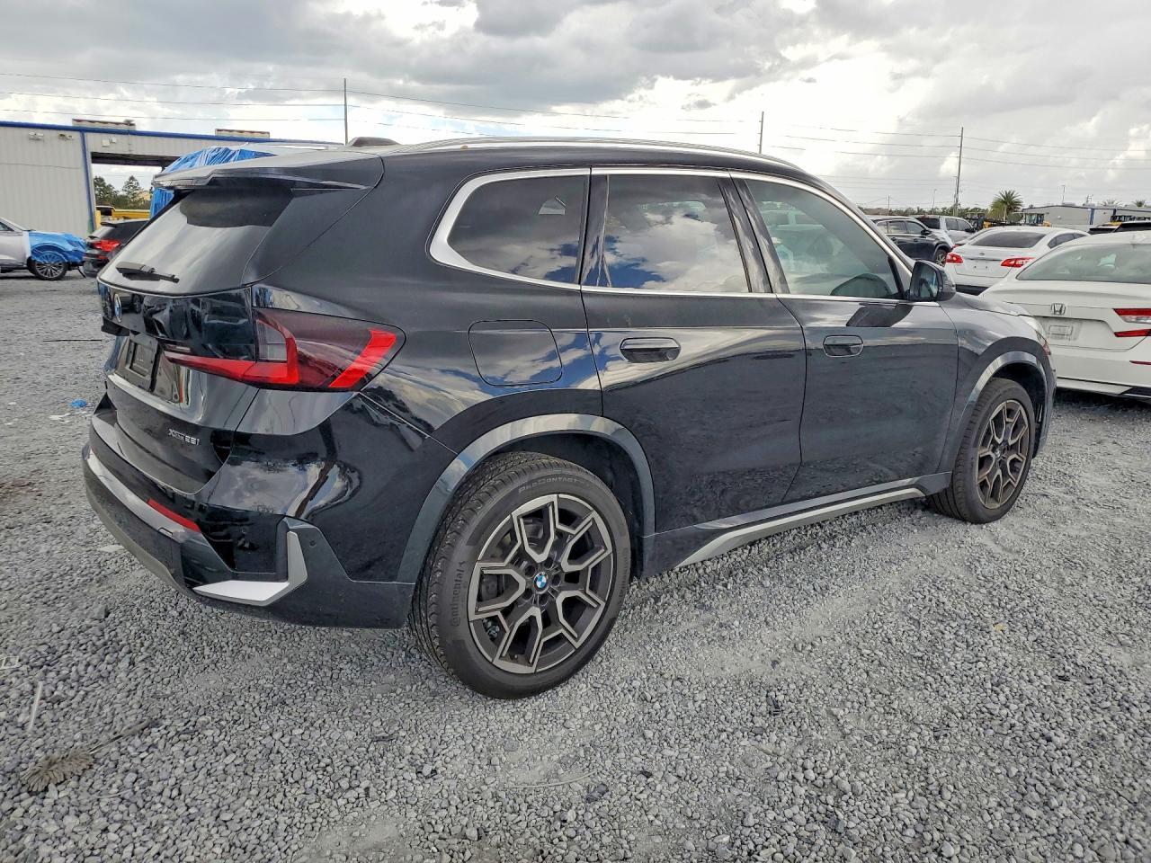 2025 BMW X1 xDrive28I - Image 3