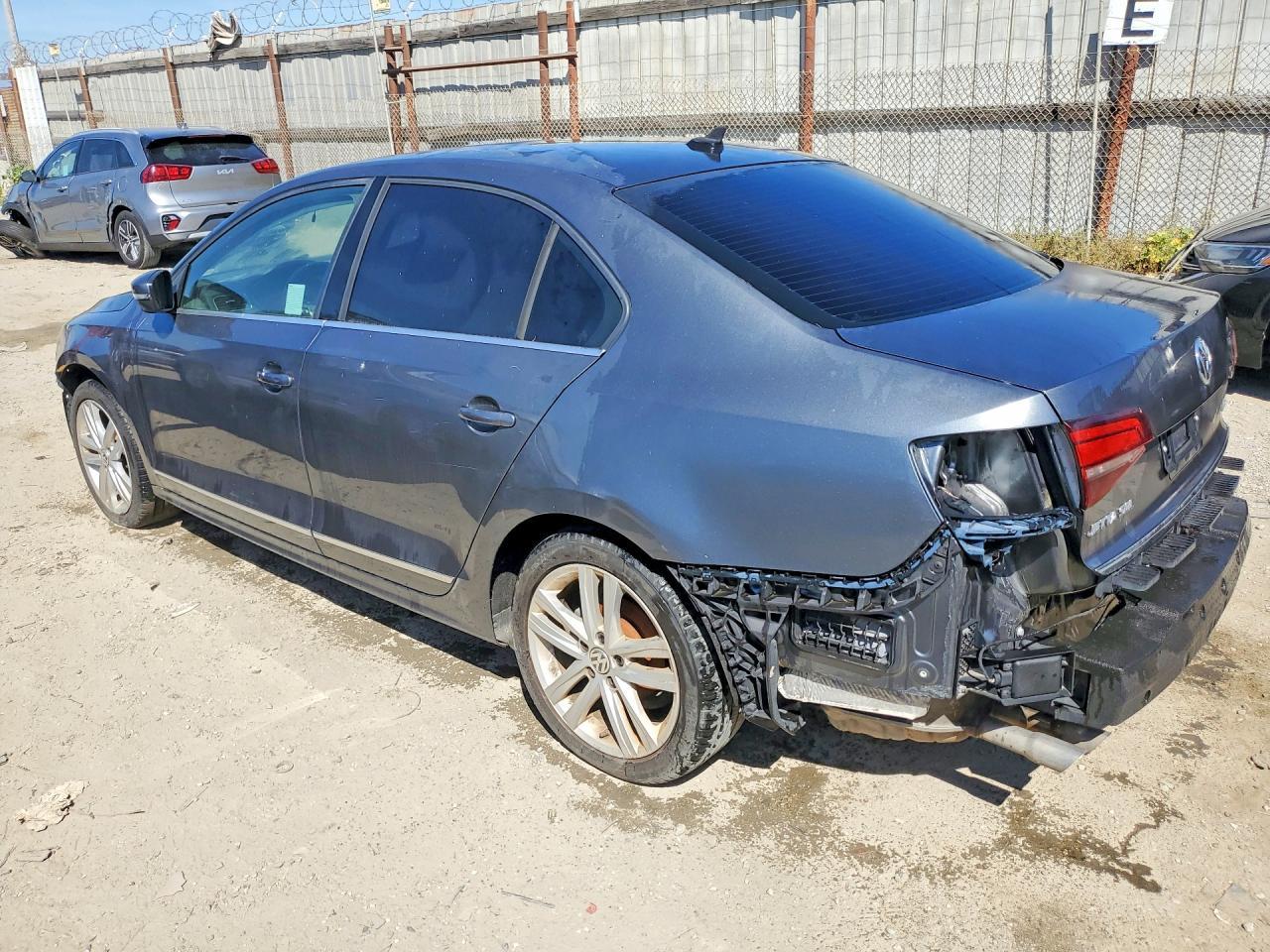 2017 Volkswagen Jetta Sel Premium - Image 2