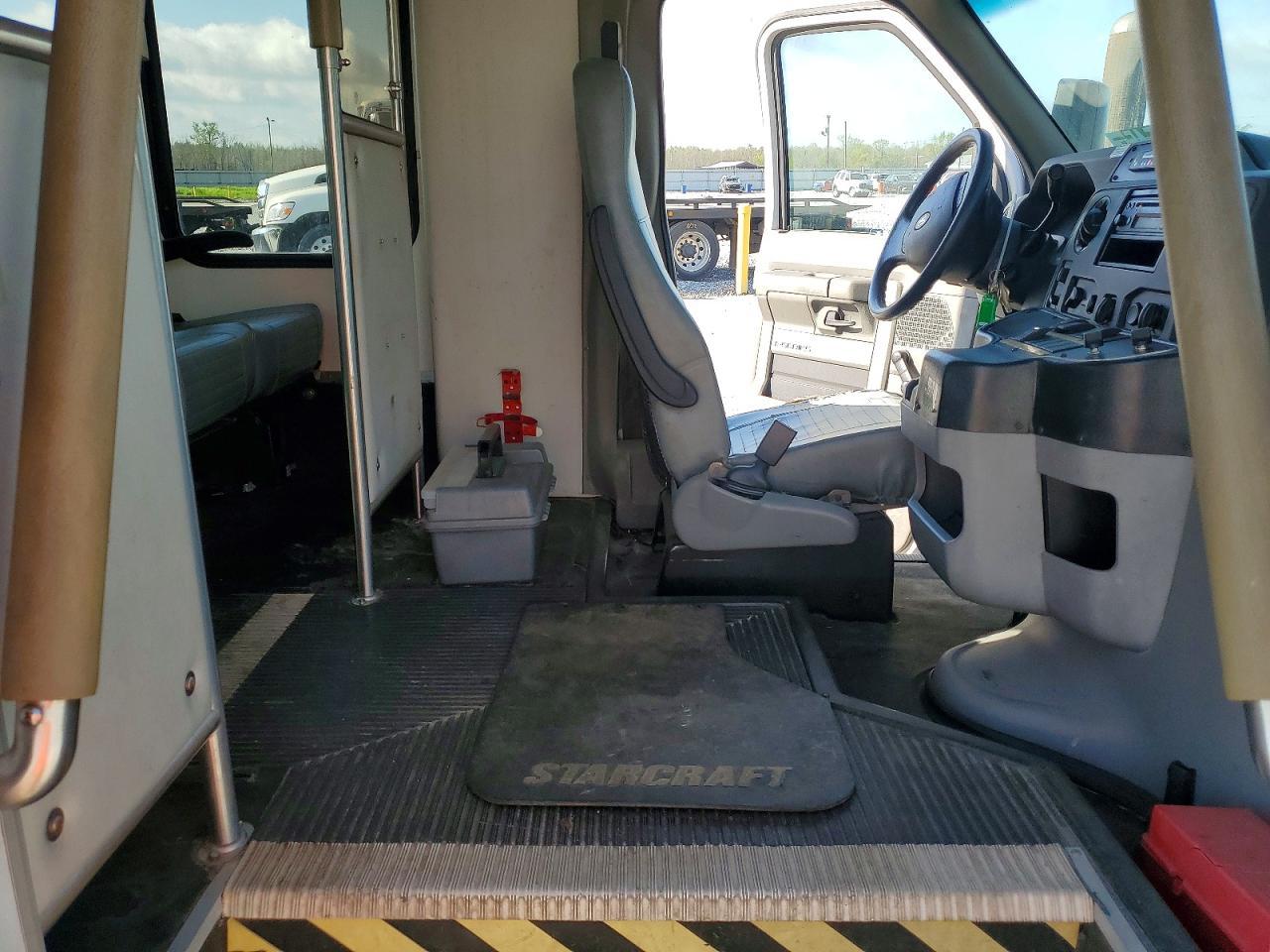 2014 Ford Econoline E350 Super Duty Cutaway Van - Image 6