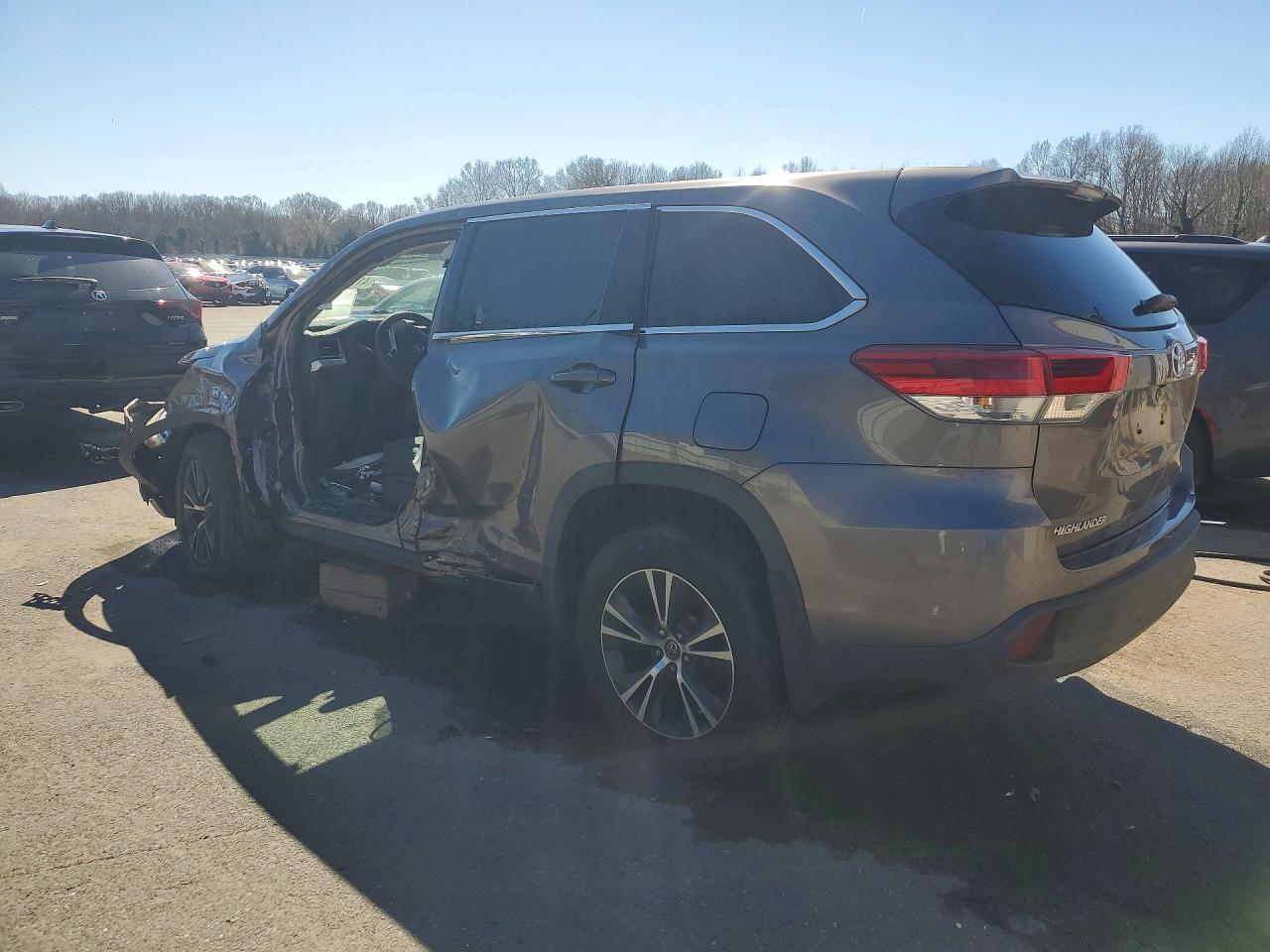 2018 Toyota Highlander Le - Фото 2