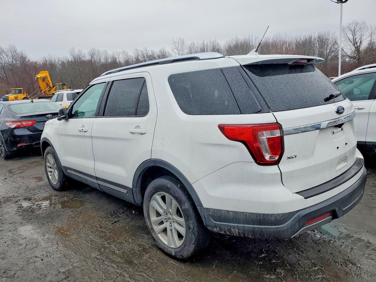 2019 Ford Explorer Xlt - Фото 2