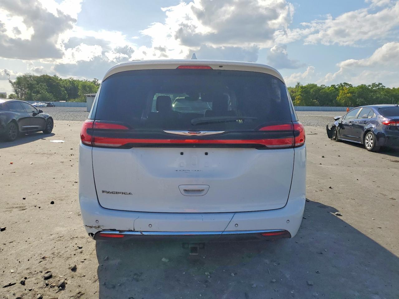 2022 Chrysler Pacifica Touring L - Фото 6