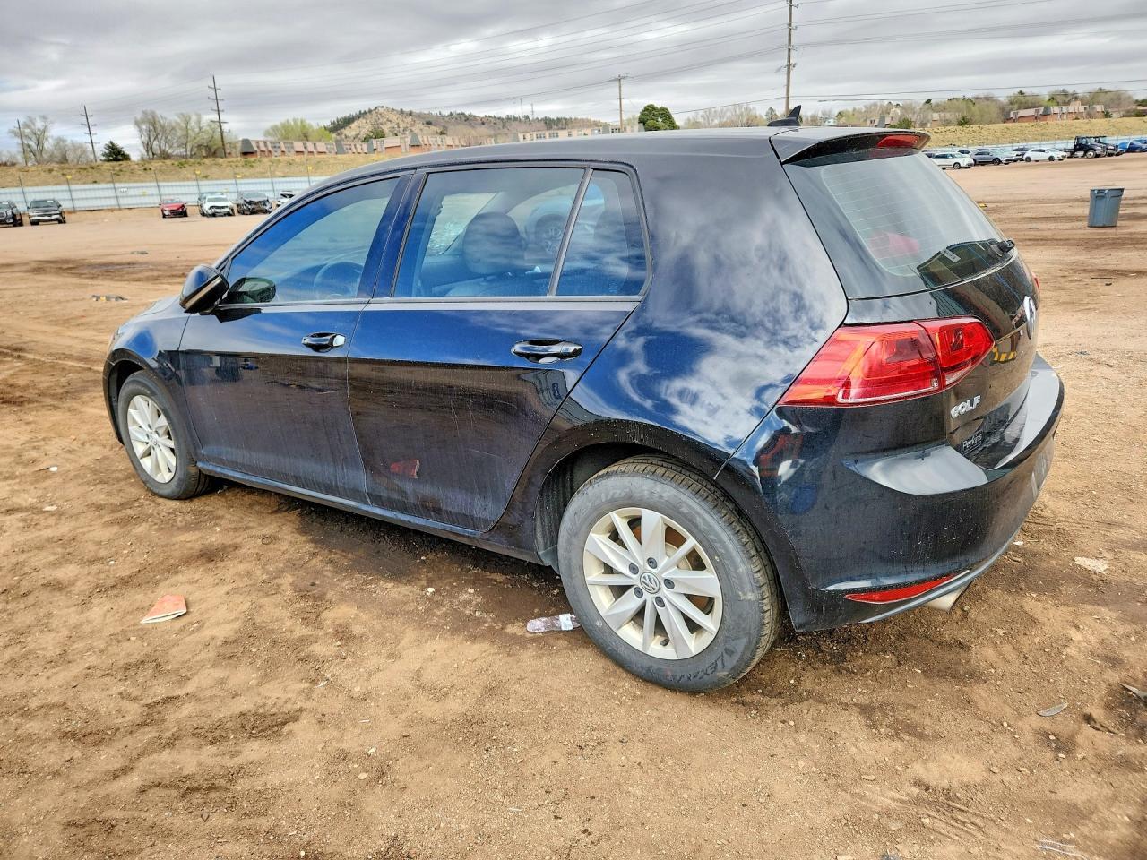 2017 Volkswagen Golf S - Image 2
