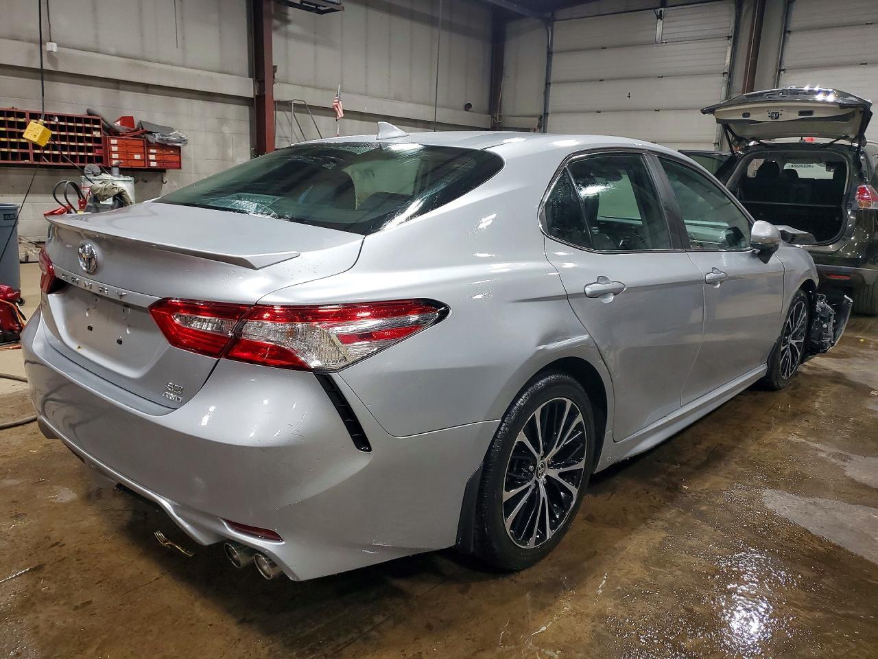 2020 Toyota Camry Se - Image 3