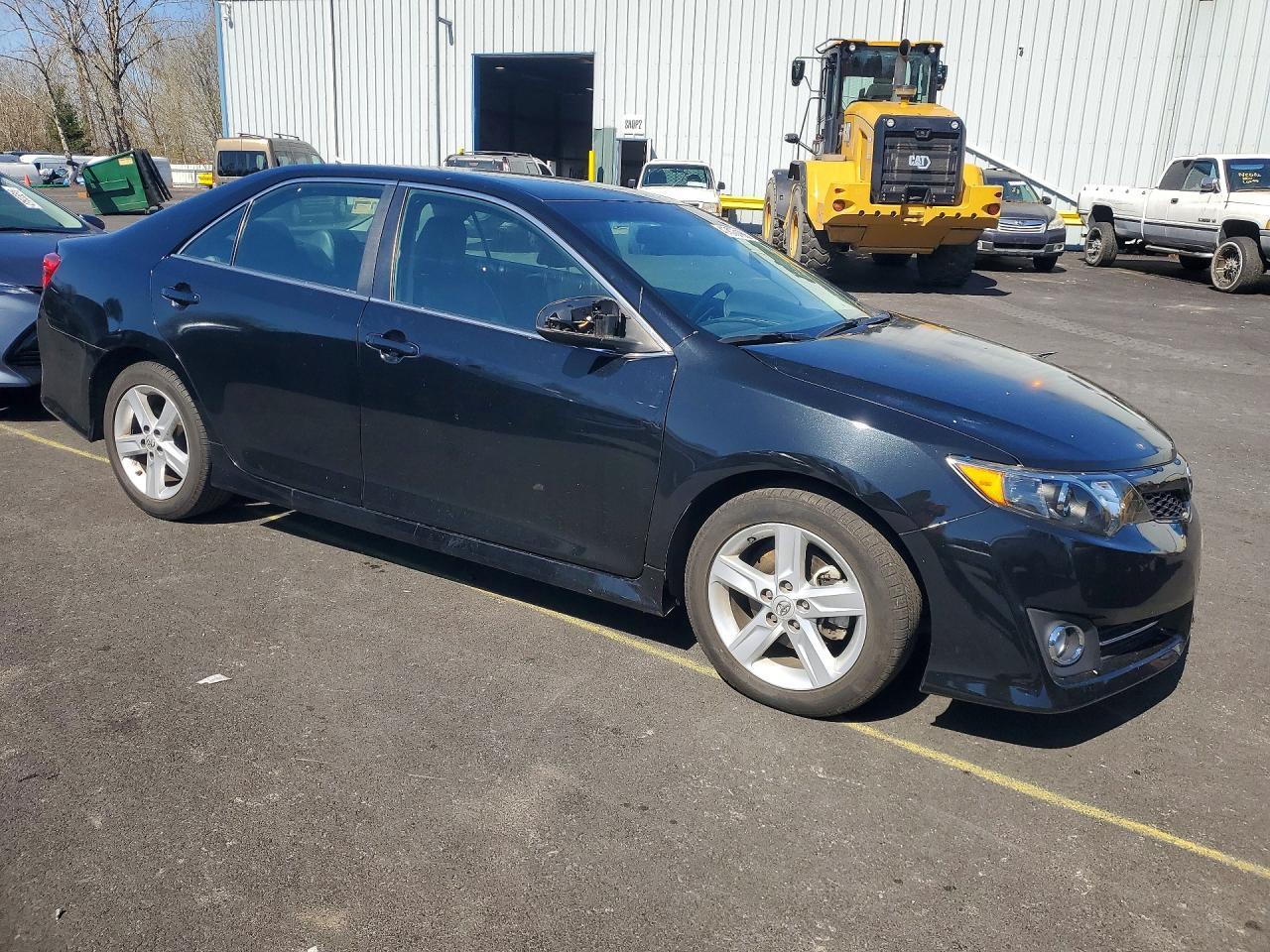 2014 Toyota Camry Se - Image 4