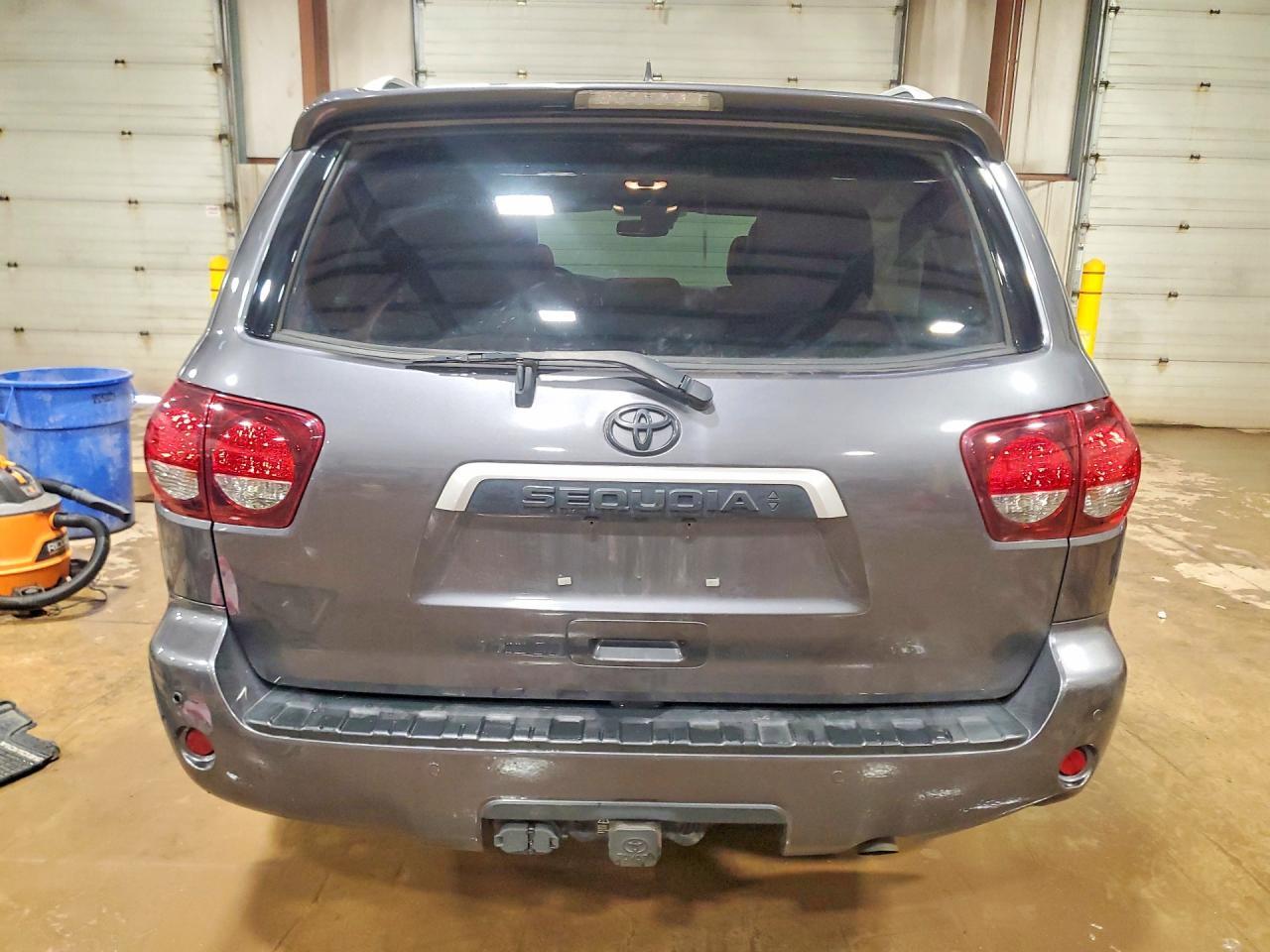 2020 Toyota Sequoia Sr5 - Фото 6