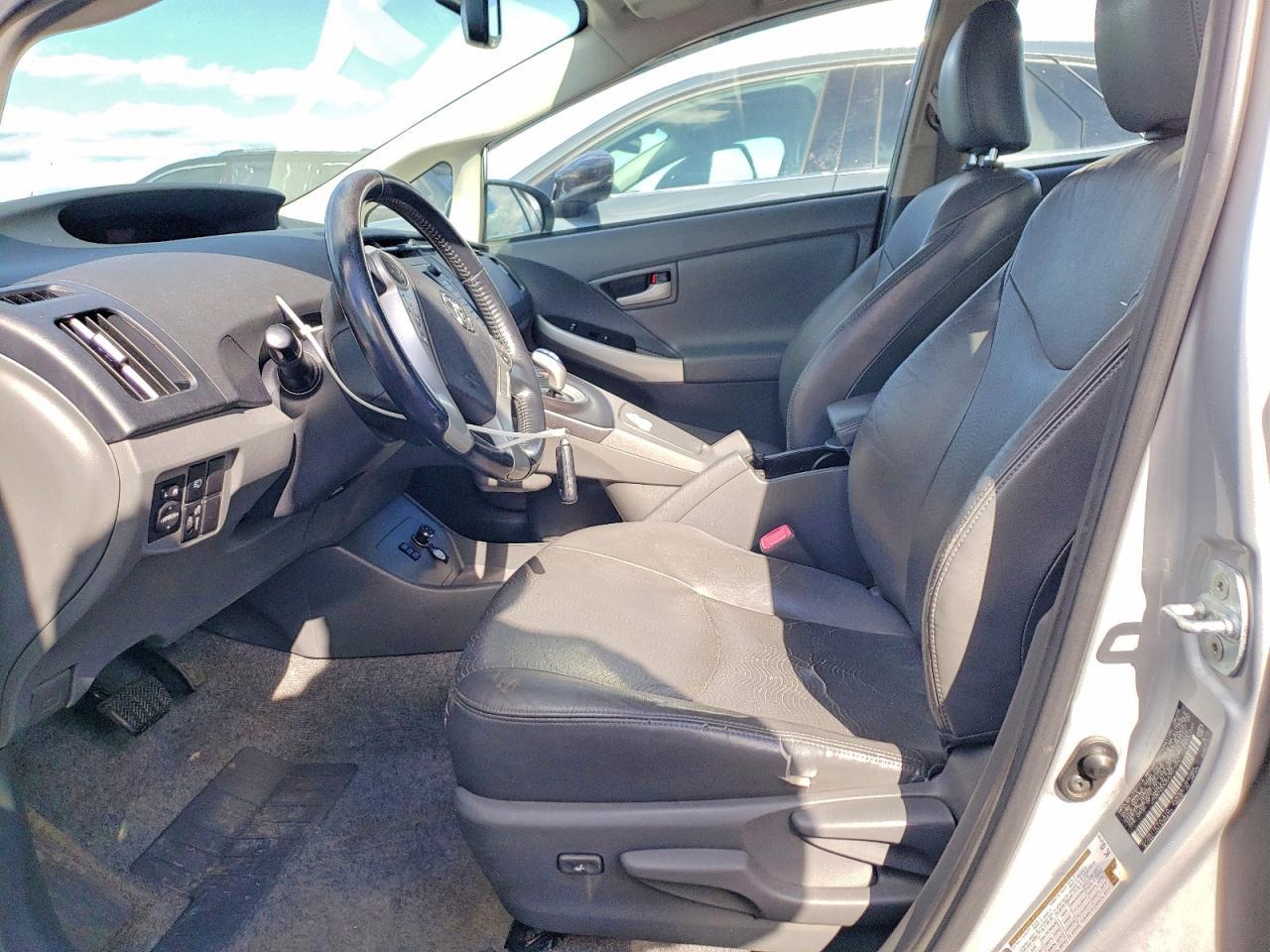 2010 Toyota Prius V - Image 7