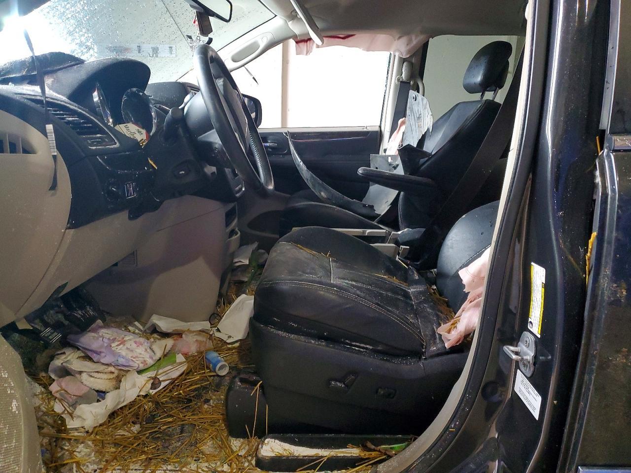 2012 Chrysler Town & Country Touring - Image 7