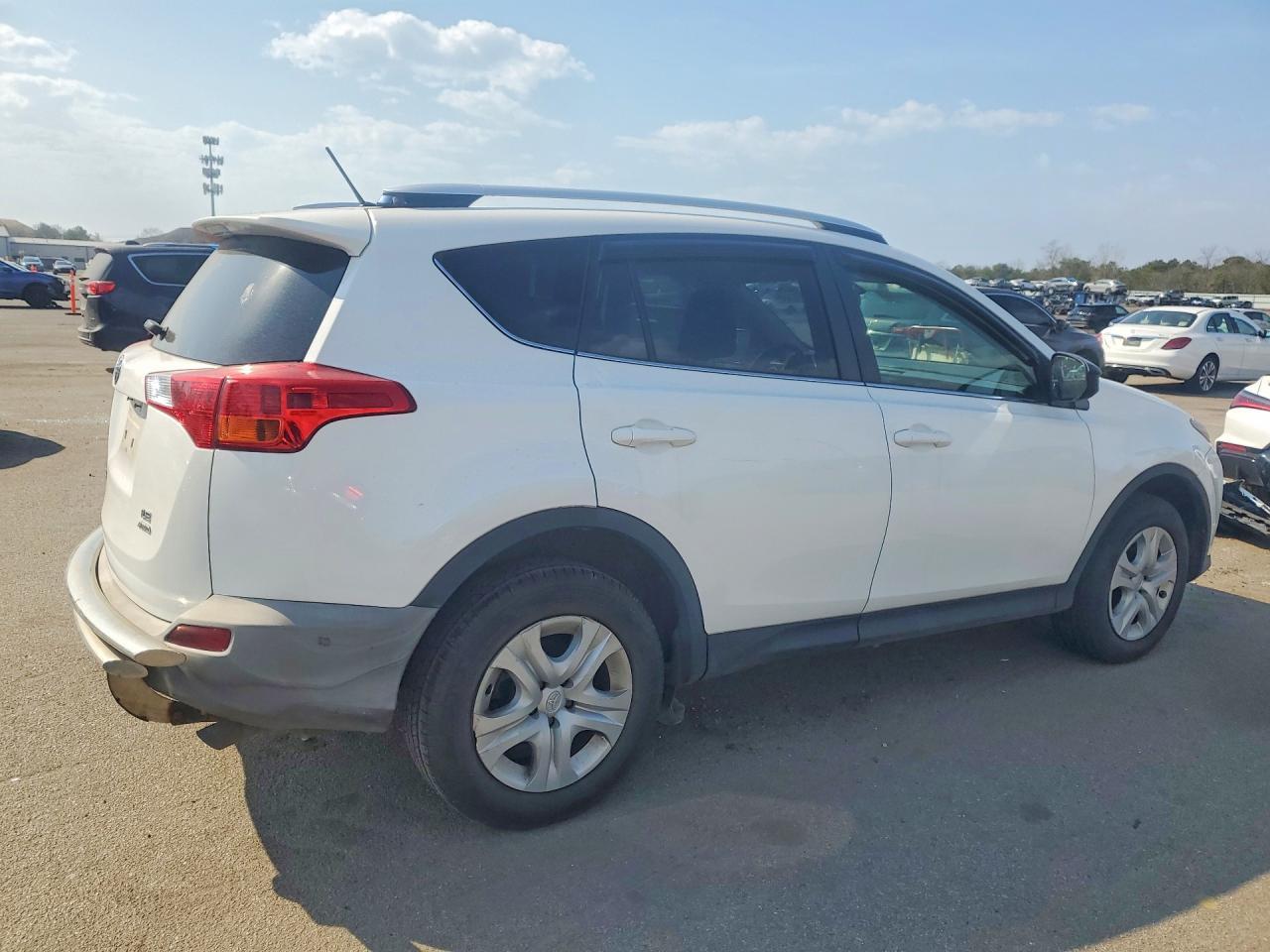 2015 Toyota Rav4 Le - Image 3
