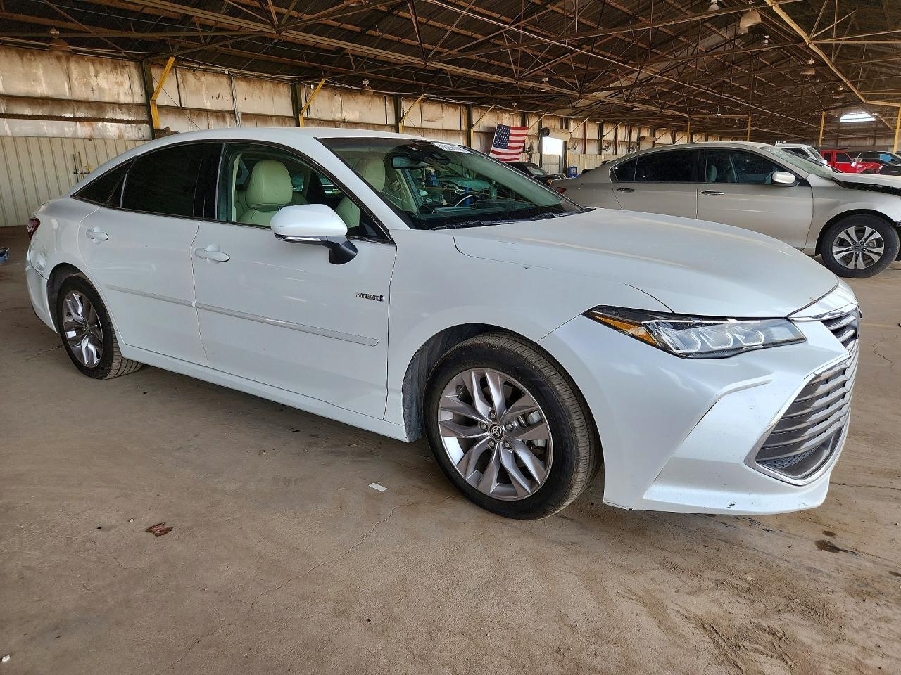 2020 Toyota Avalon Hybrid Xle - Фото 4