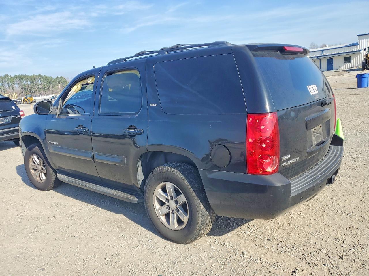 2008 GMC Yukon - Image 2