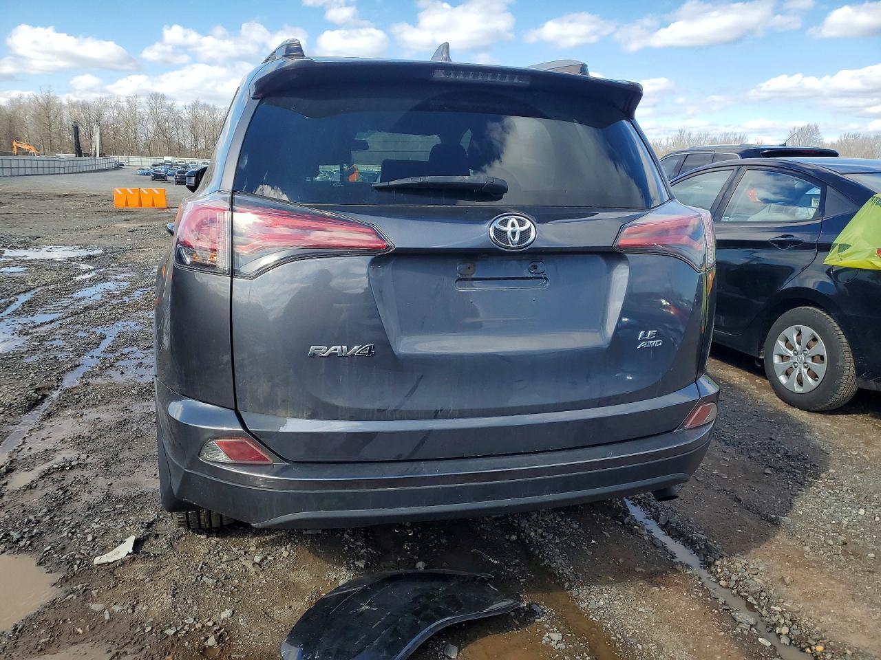 2018 Toyota Rav4 Le - Image 6