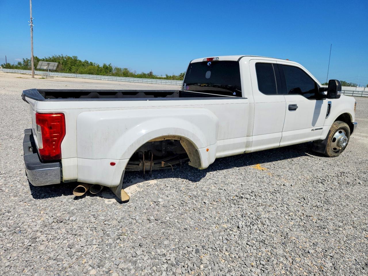 2019 Ford F350 Xlt Drw 6.7L V8 Tdsl Ext Cab - Image 3