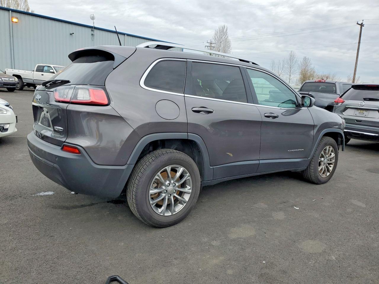 2019 Jeep Cherokee Latitude Plus - Image 3