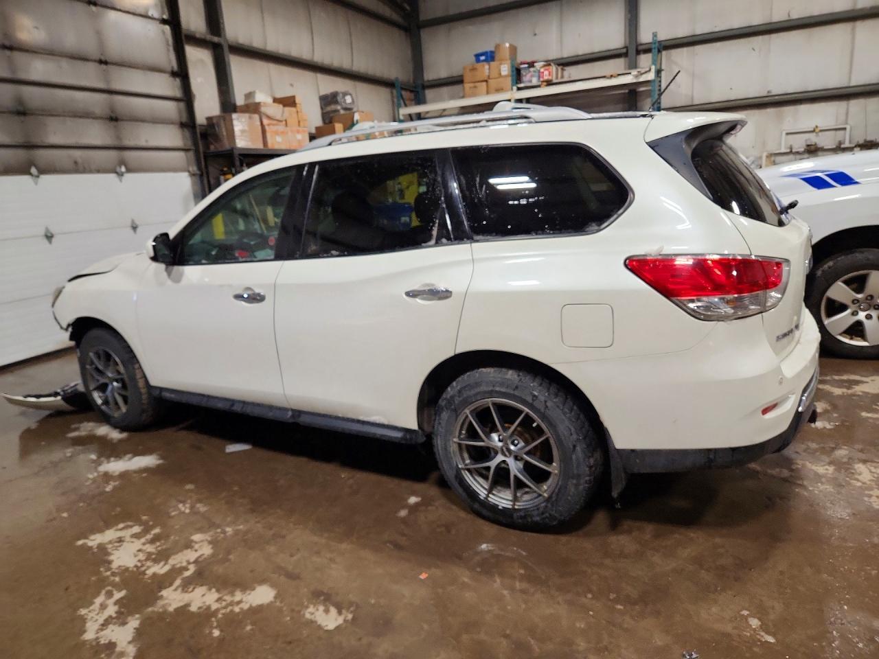 2016 Nissan Pathfinder S - Фото 2
