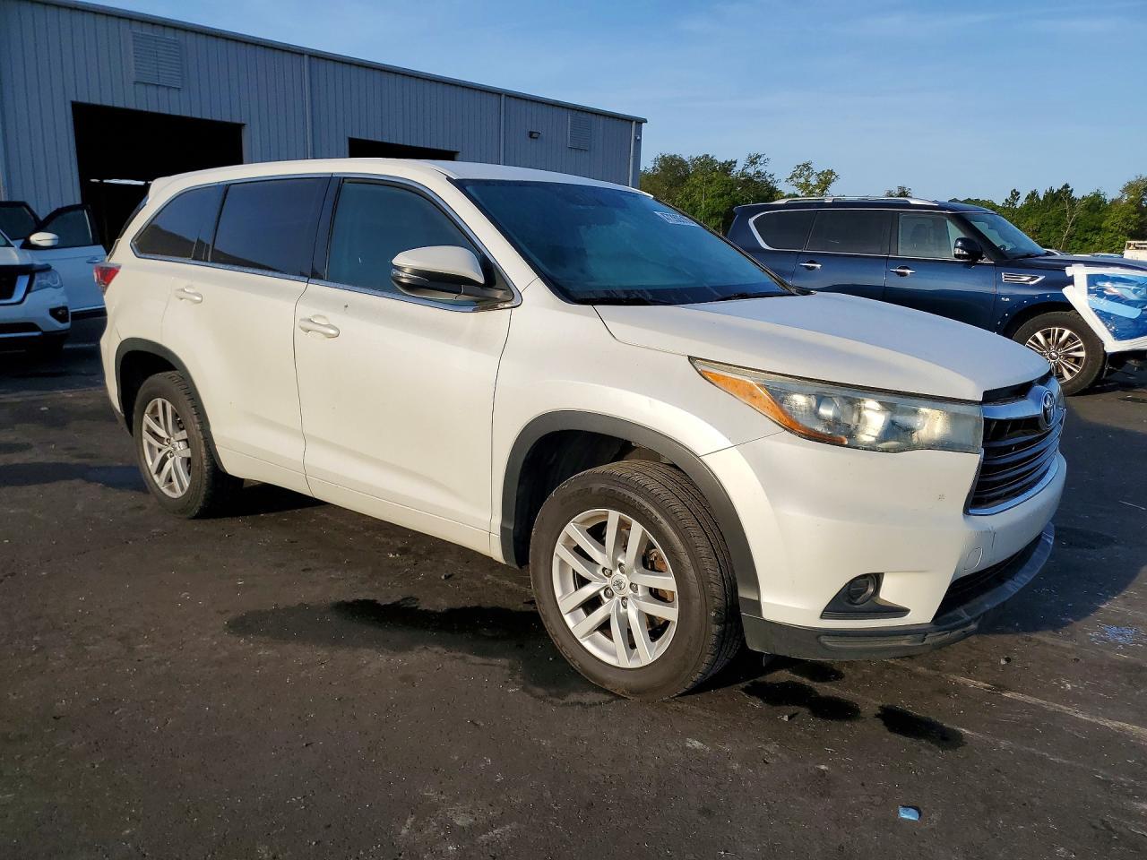 2015 Toyota Highlander Le - Image 4