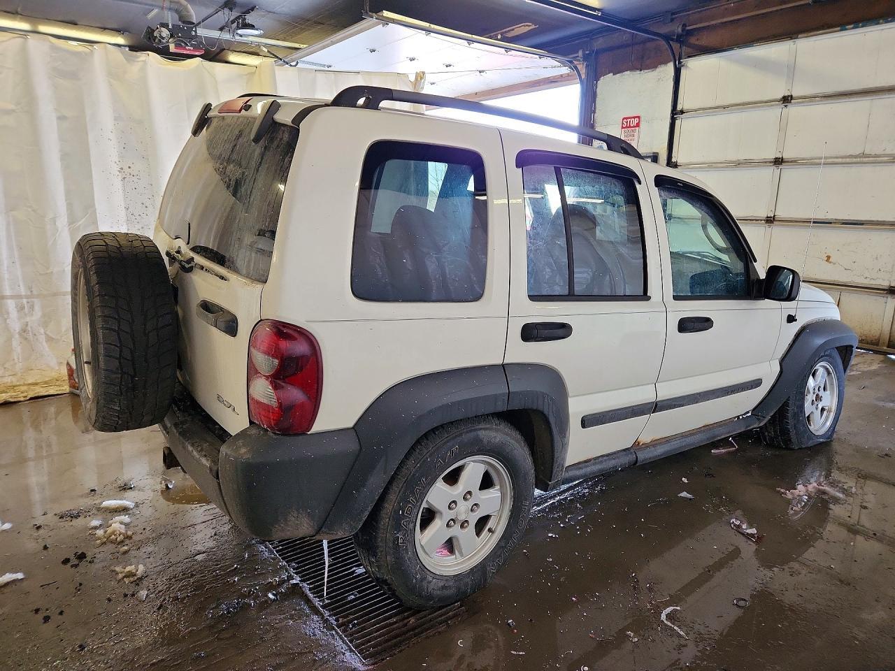 2006 Jeep Liberty Sport - Фото 3