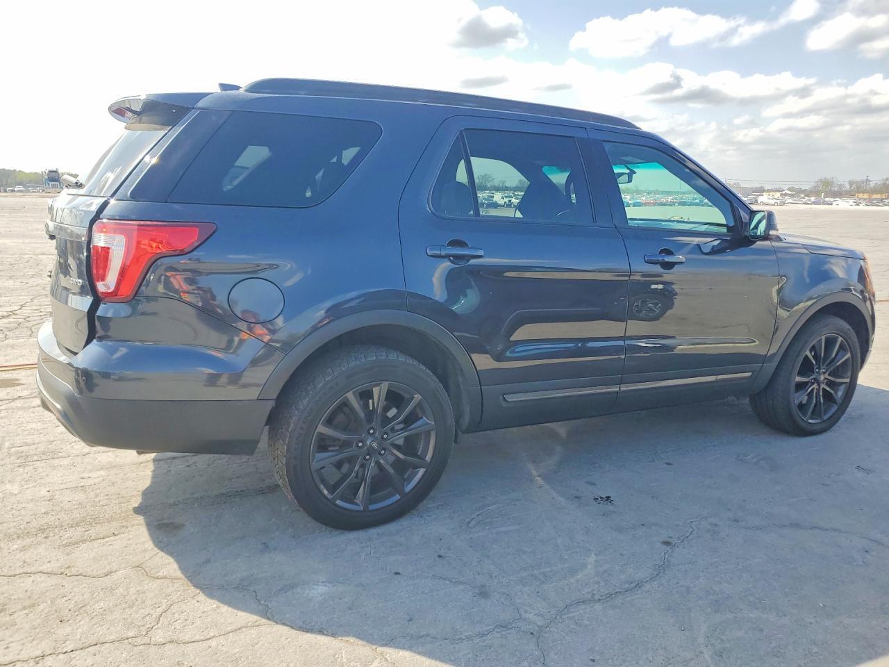 2017 Ford Explorer Xlt - Фото 3