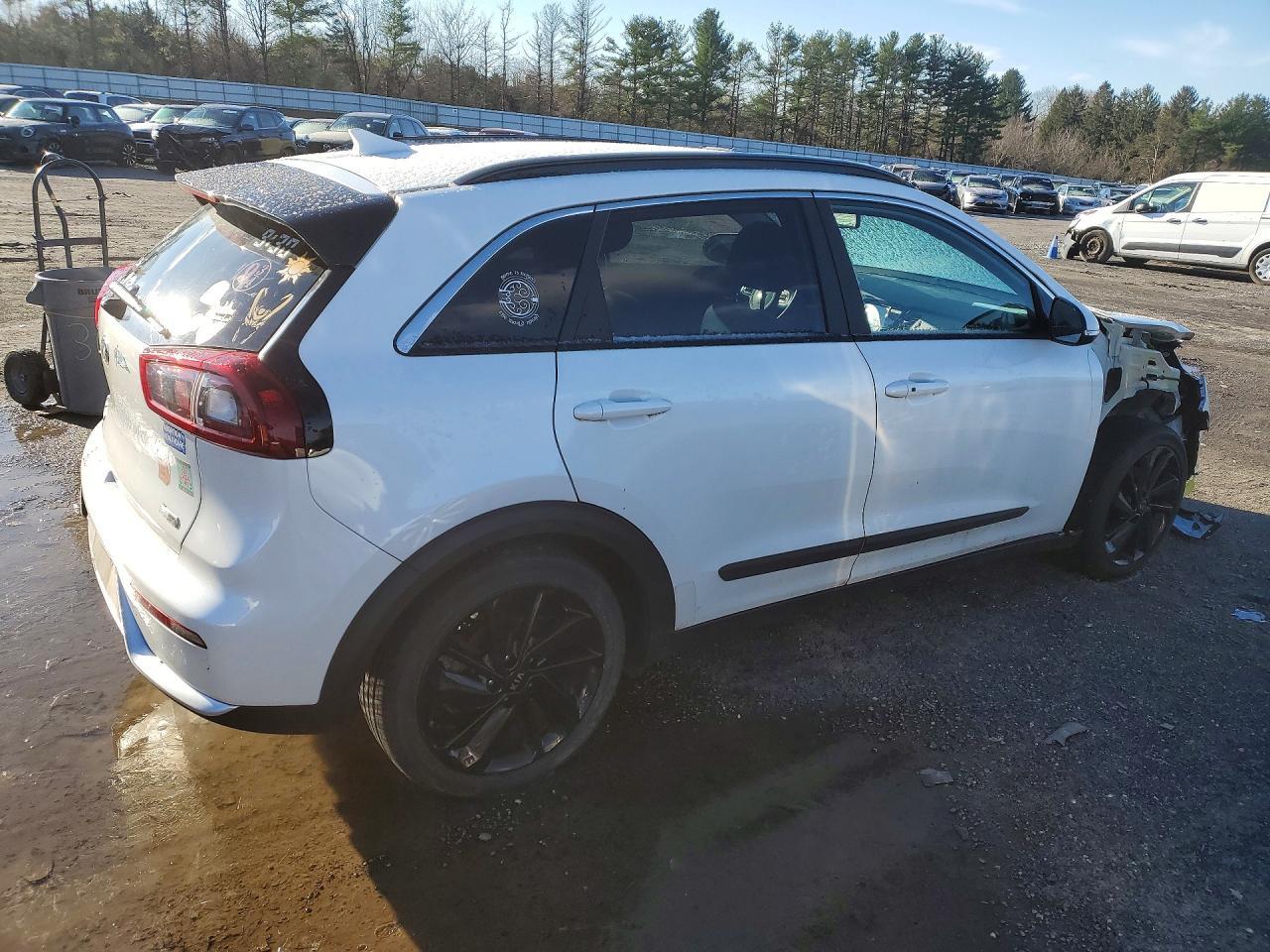 2019 Kia Niro S Touring - Фото 3