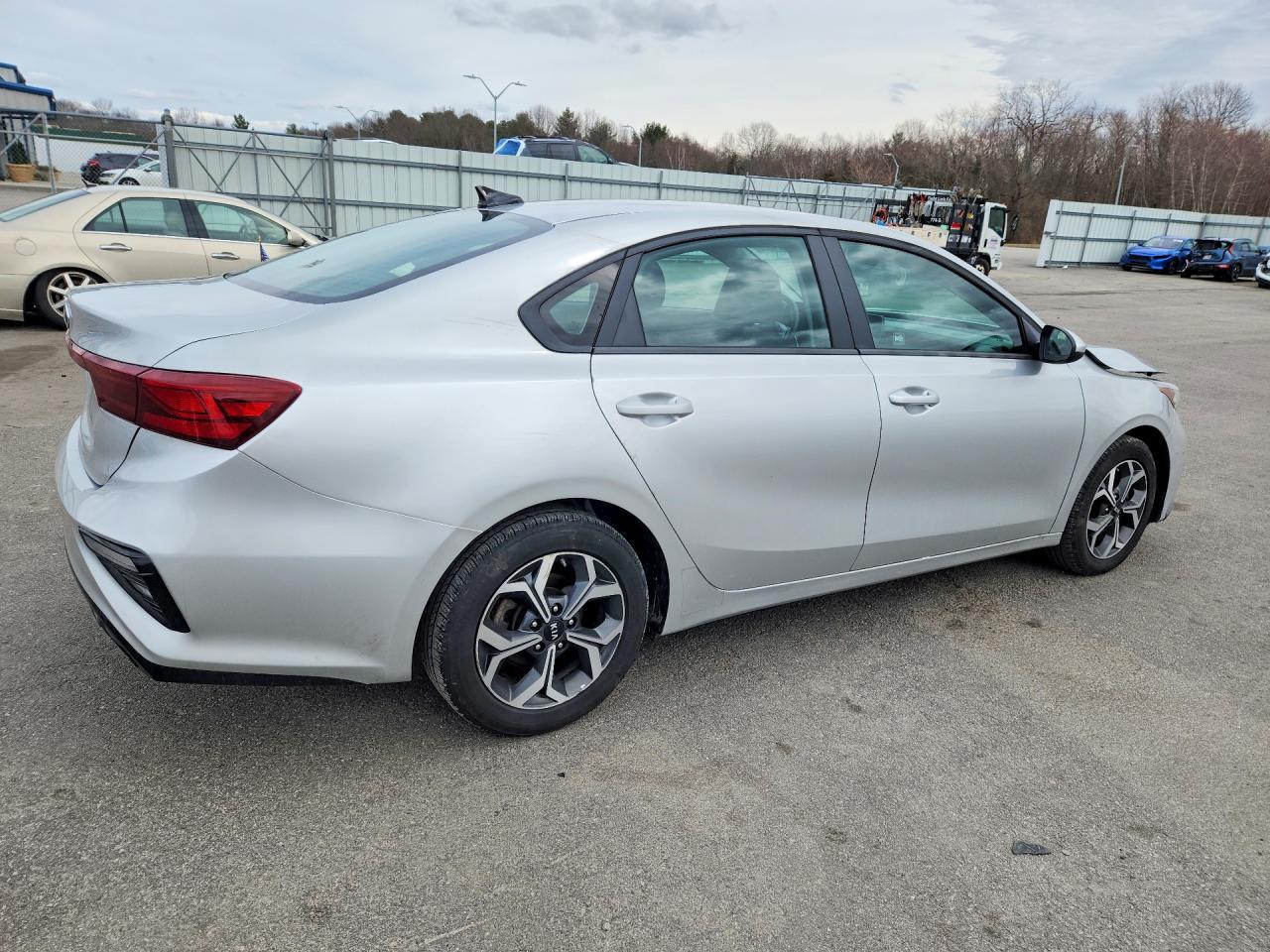 2021 Kia Forte Lxs - Image 3