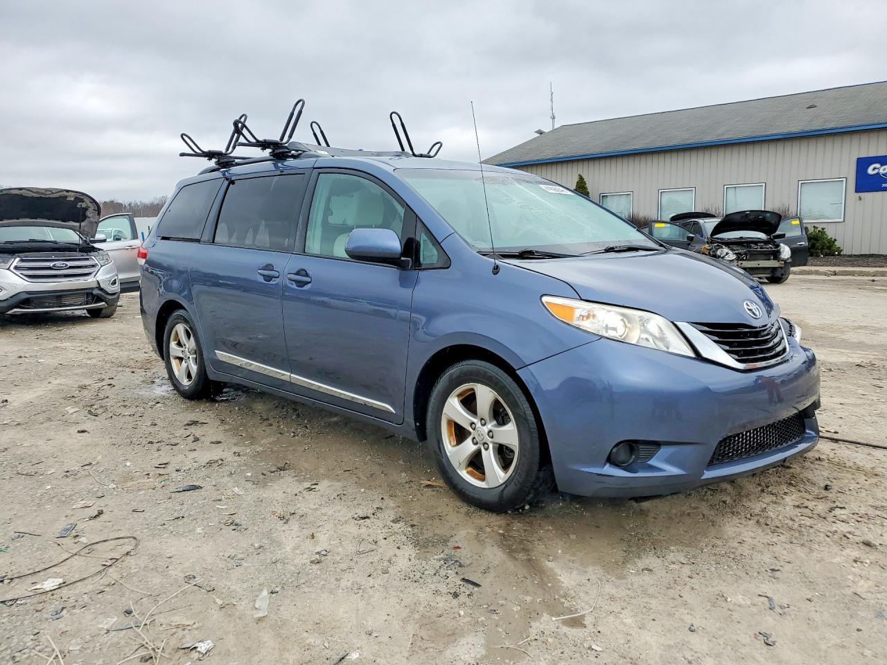 2014 Toyota Sienna Le 8-Passenger - Фото 4