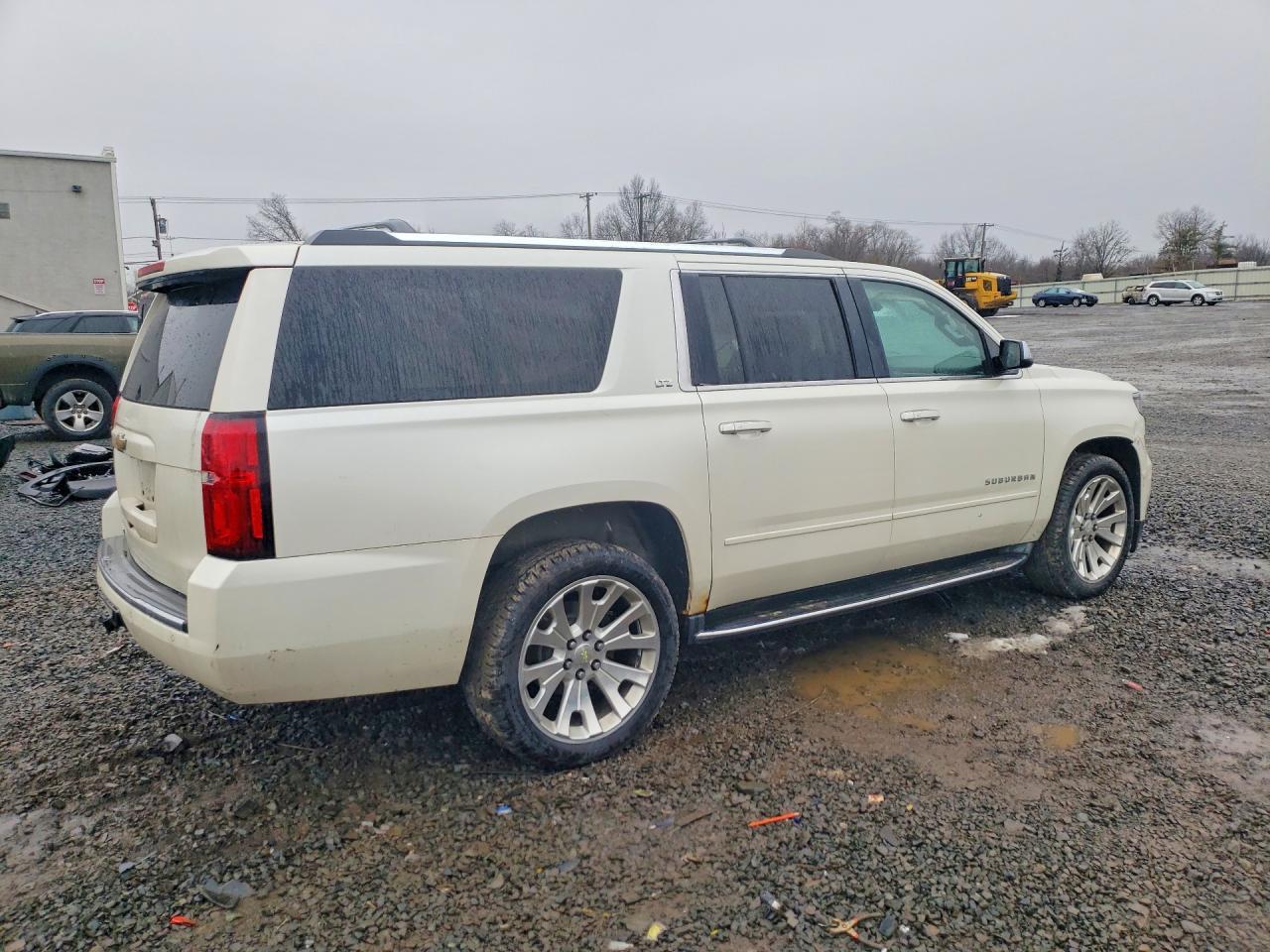 2015 Chevrolet Suburban K1500 Ltz - Image 3