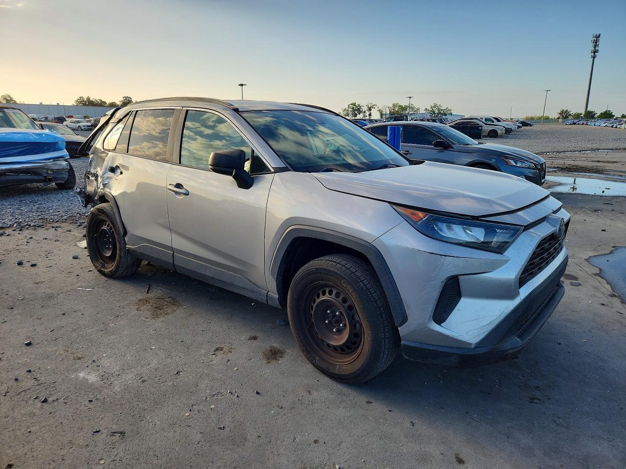 2020 Toyota Rav4 Le - Image 4