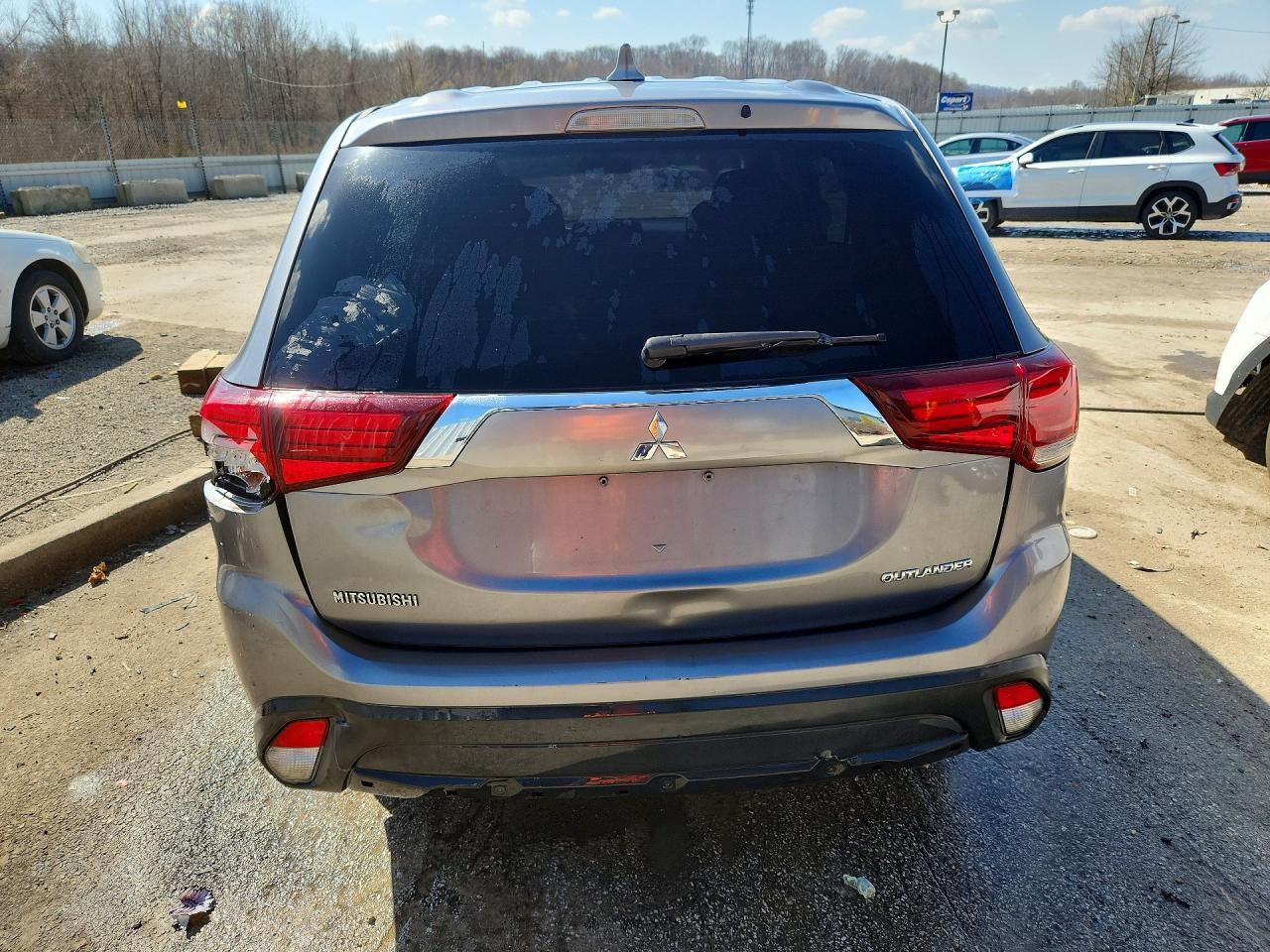2018 Mitsubishi Outlander Es - Image 6