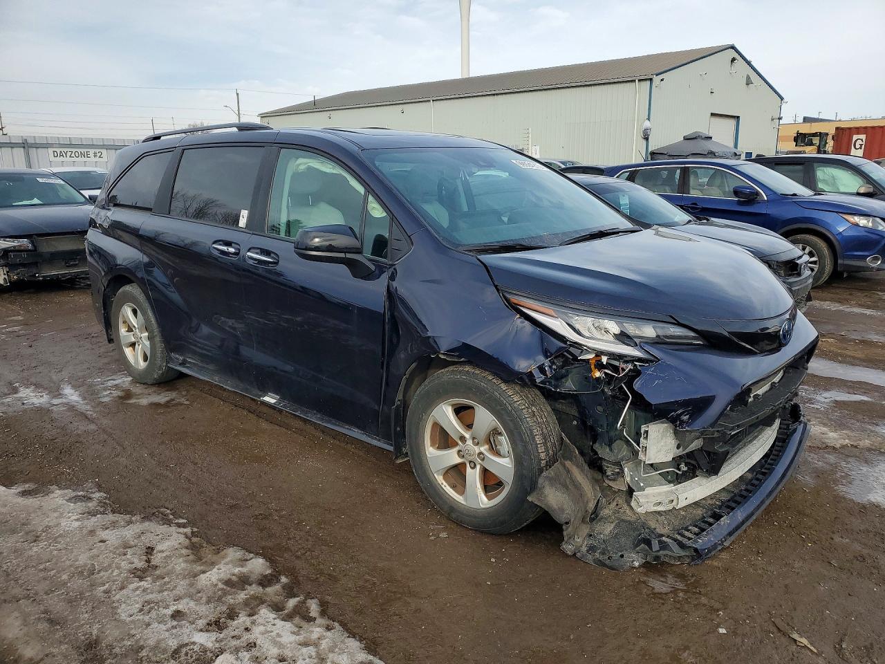 2025 Toyota Sienna Le - Image 4