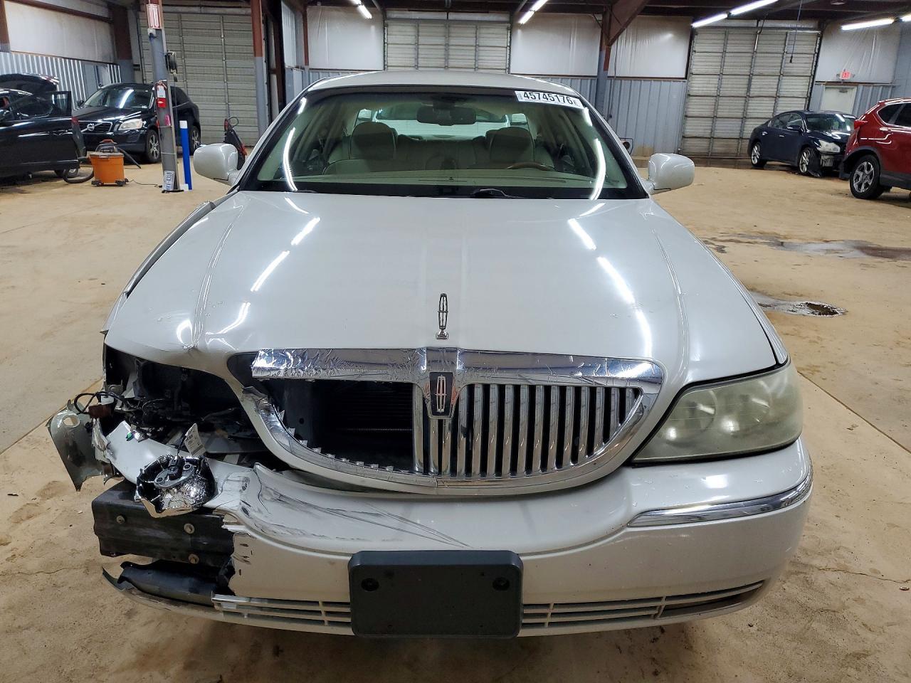 2007 Lincoln Town Car Designer - Фото 5