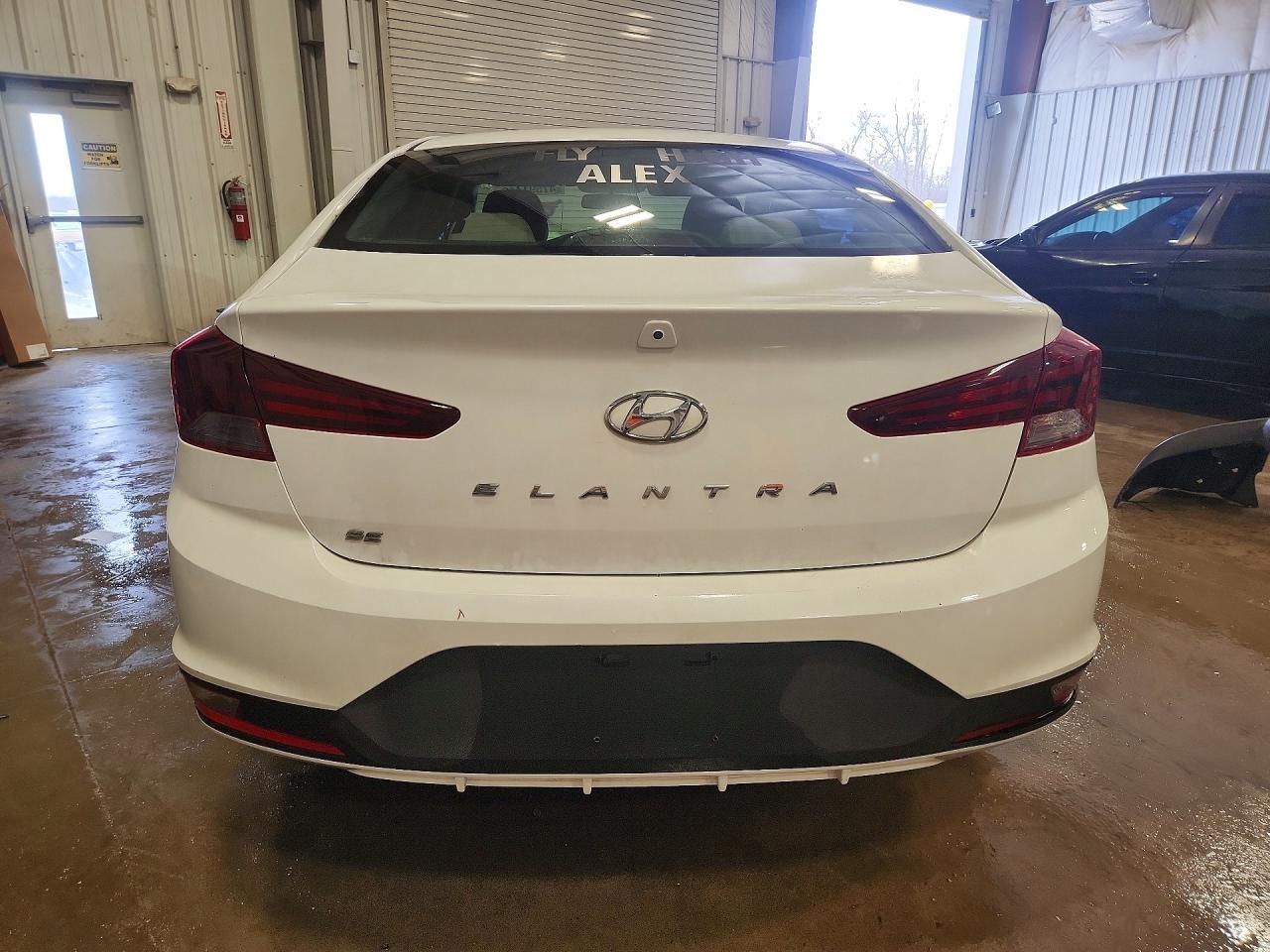 2019 Hyundai Elantra Se - Image 6