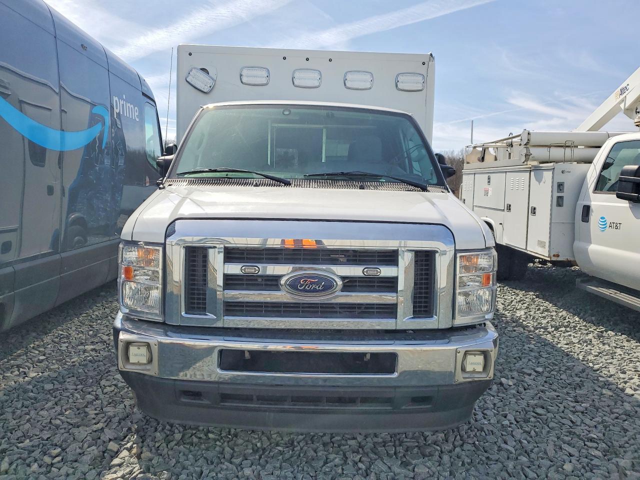 2022 Ford E350 Ambulance - Фото 5