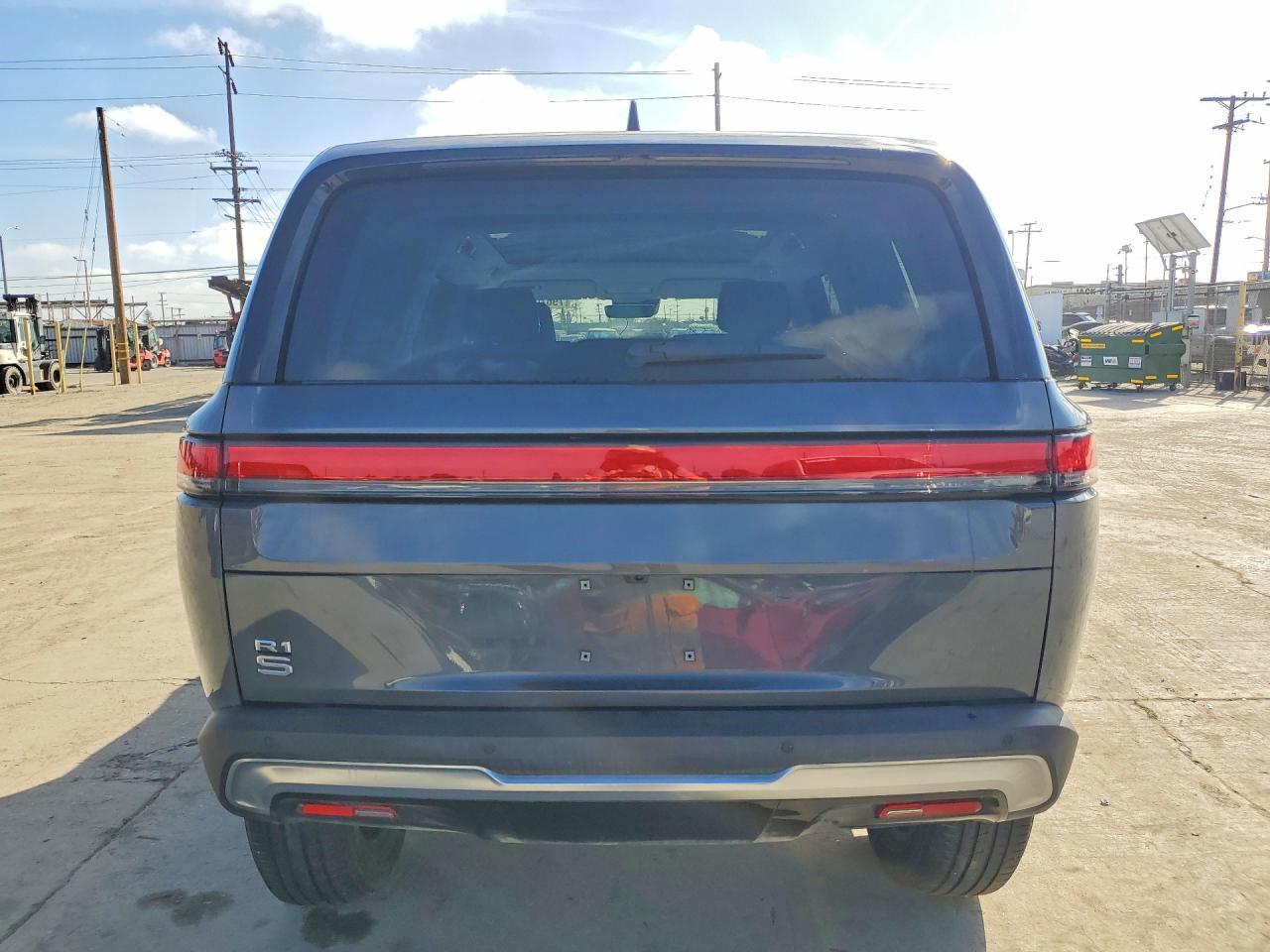 2024 Rivian R1S Adventure - Фото 6