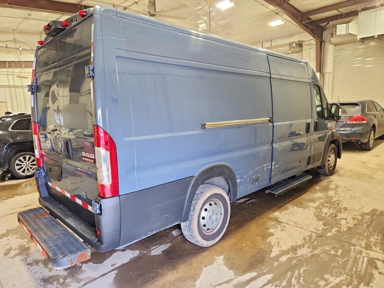 2020 Ram Promaster 3500 Delivery Van - Фото 3
