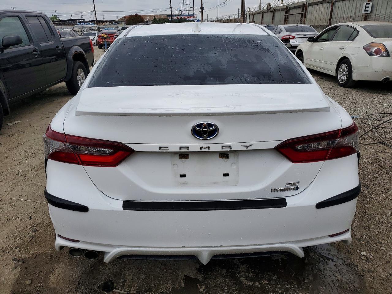2022 Toyota Camry Hybrid Se - Фото 6