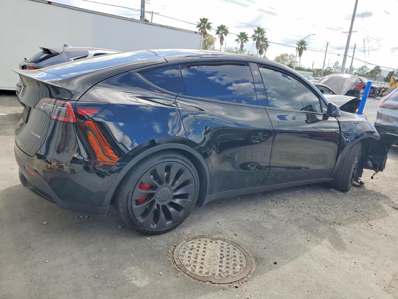 2022 Tesla Model Y - Фото 3