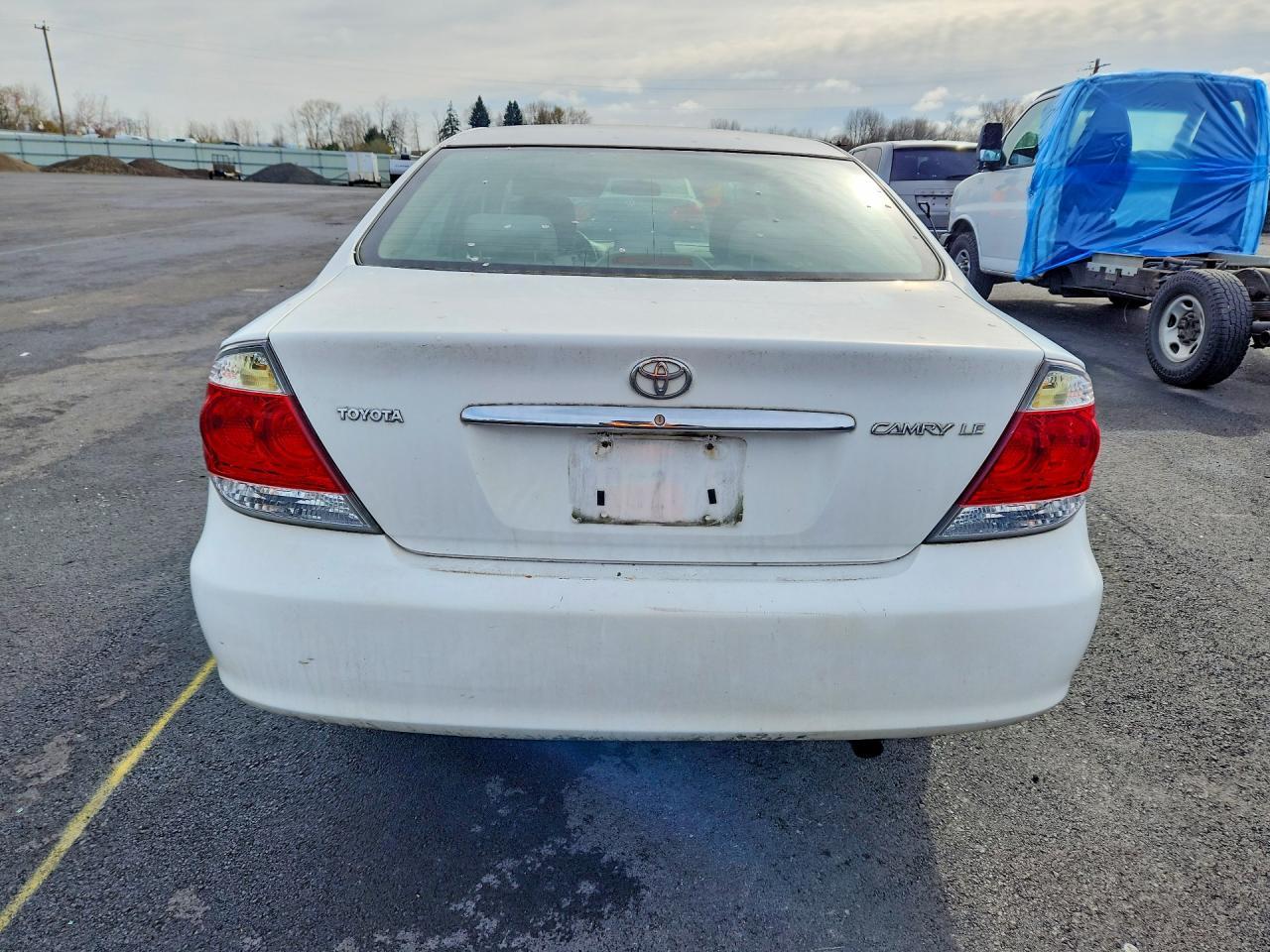 2005 Toyota Camry Le - Image 6