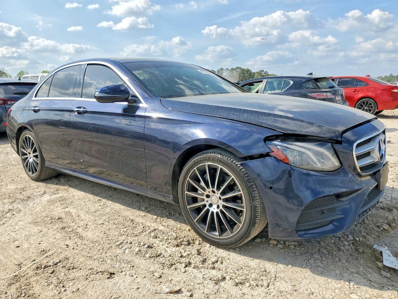 2017 Mercedes-Benz E 300 4Matic - Фото 4