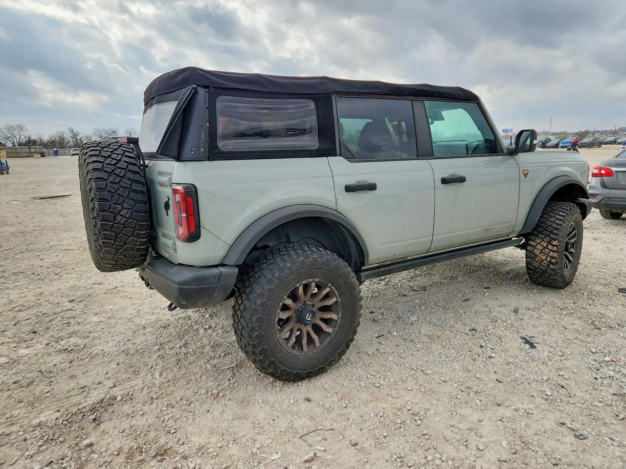 2022 Ford Bronco Base - Image 3