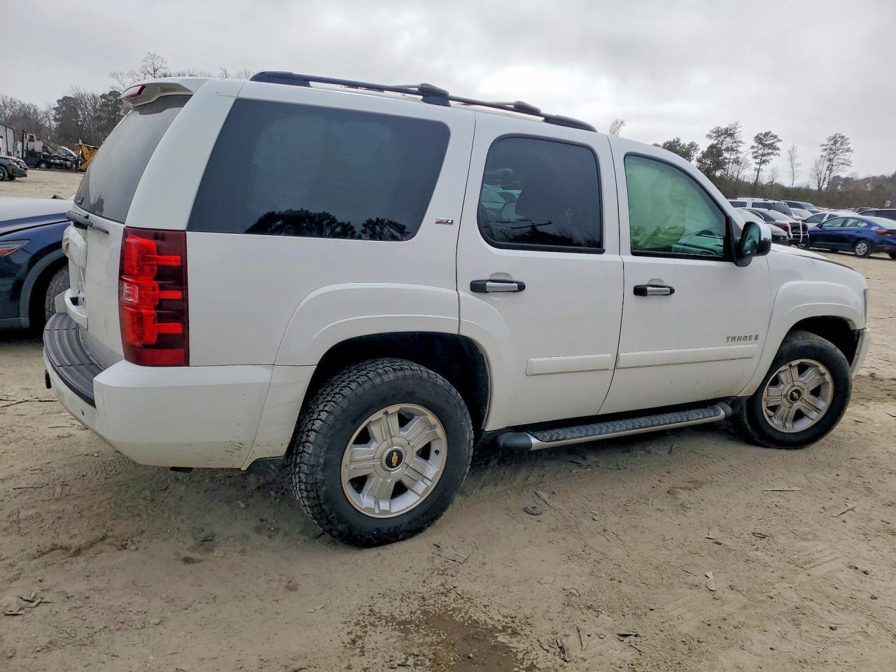 2008 Chevrolet Tahoe C1500 - Фото 3