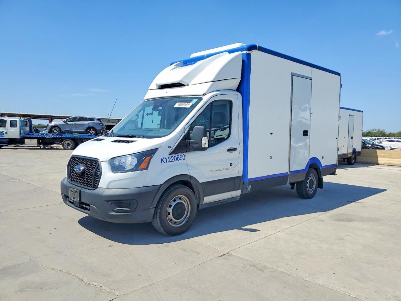 2022 Ford Transit Delivery Truck - Фото 2