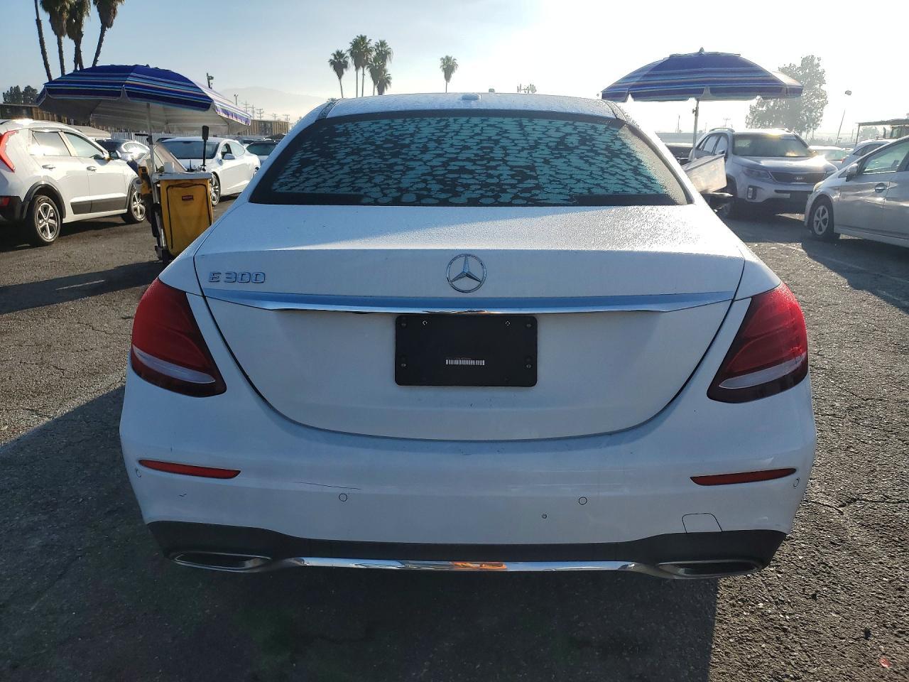 2017 Mercedes-Benz E 300 - Фото 6