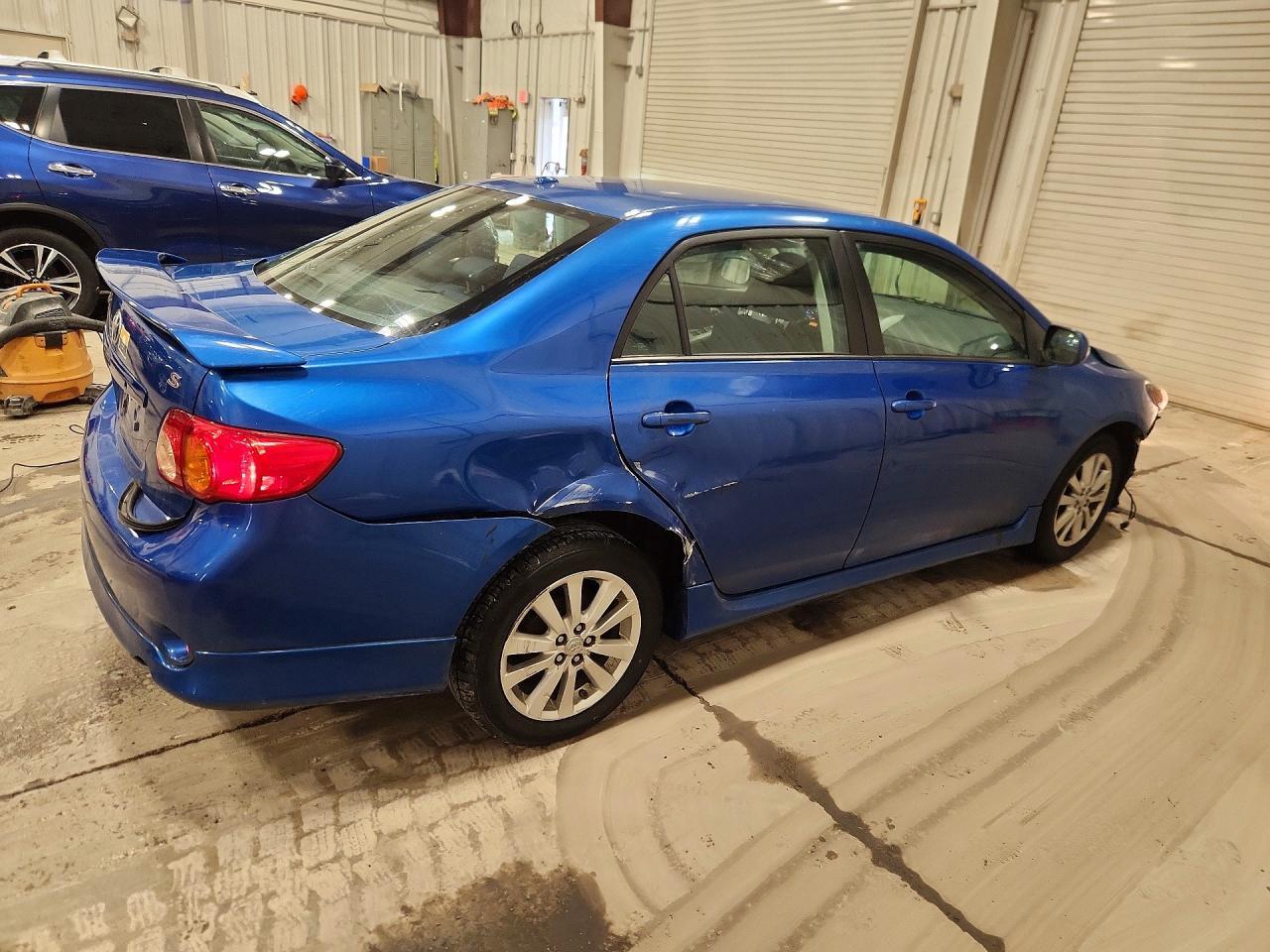 2010 Toyota Corolla S - Фото 3