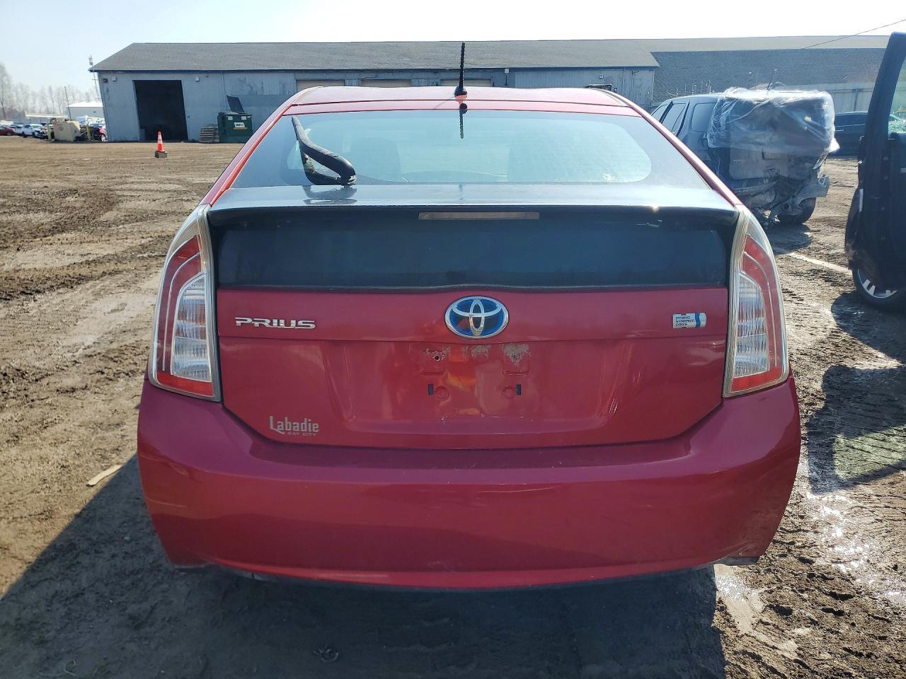 2013 Toyota Prius Two - Фото 6