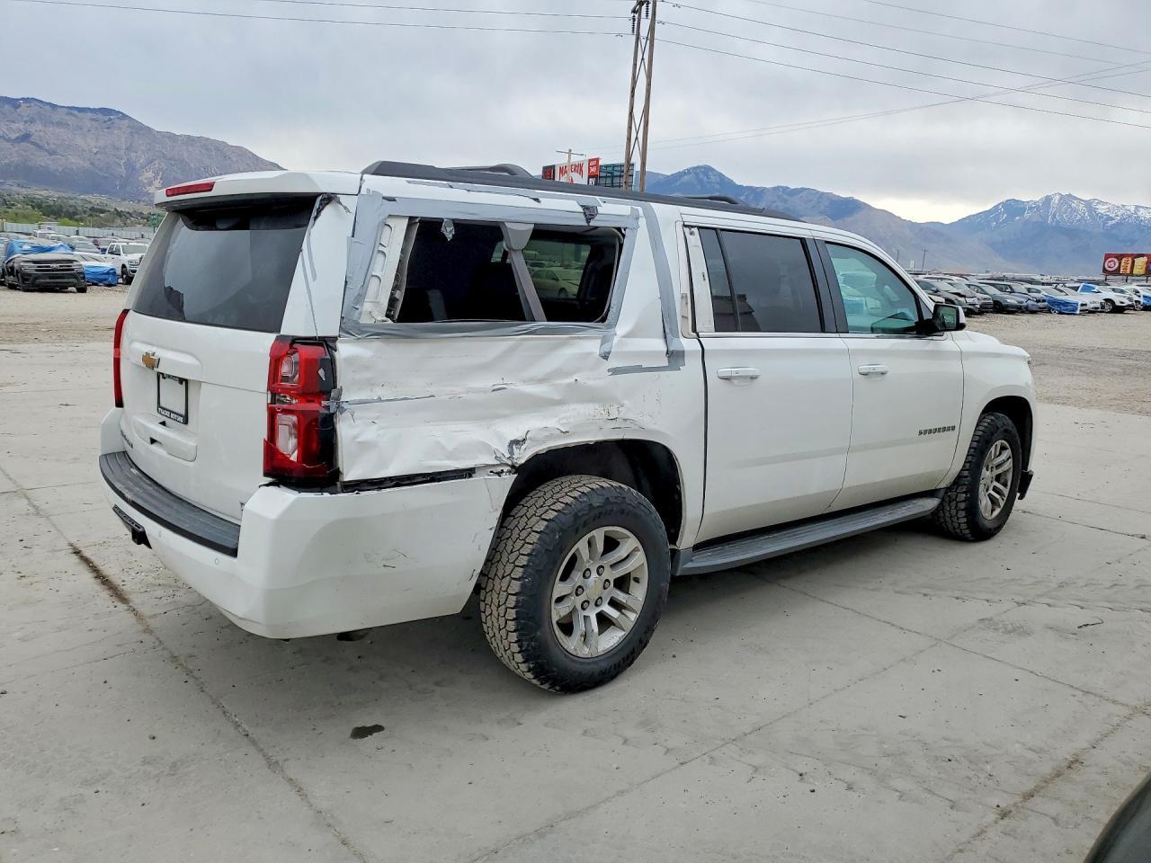 2015 Chevrolet Suburban - Фото 3